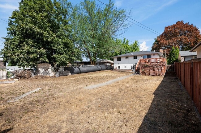 Building Photo - 4 Bedroom Northeast Spokane Home - Availab...