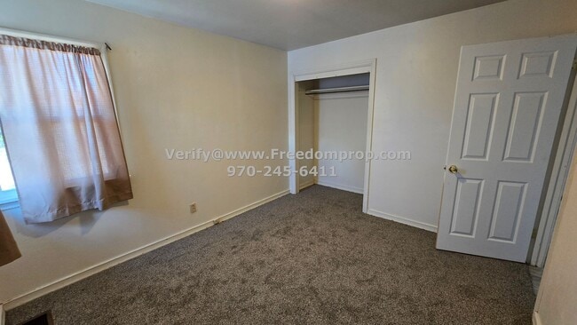 Building Photo - Cute and Centrally Located 2 Bedroom 1 Bat...