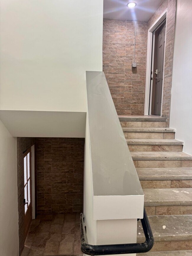 Building Photo - 2113 W Madison Ave