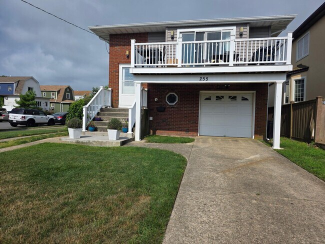 Primary Photo - 255 Franklin Blvd