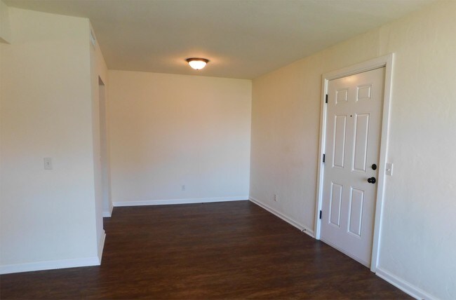 Building Photo - 801 N Willie L Miner Ave