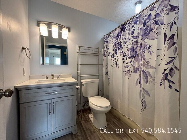 Building Photo - 3615 Ellen Dr