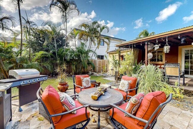Building Photo - 3 bedroom in Hollywood FL 33020