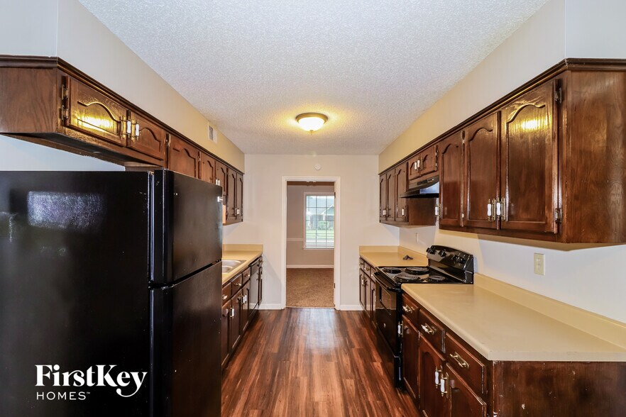 Building Photo - 6990 Scepter Cove