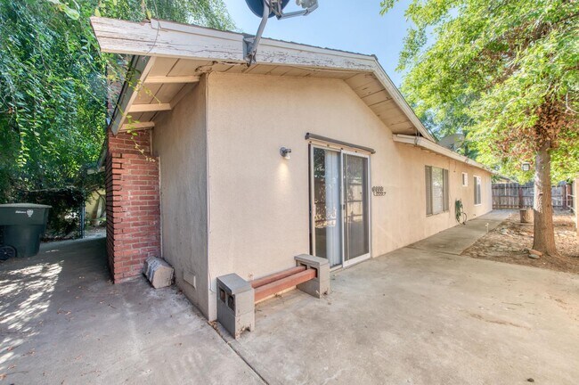 Building Photo - 6463 N Wishon Ave