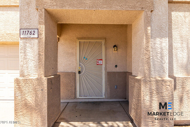 Building Photo - 4Bed/2.5 Bath House in El Mirage! $199 MOV...