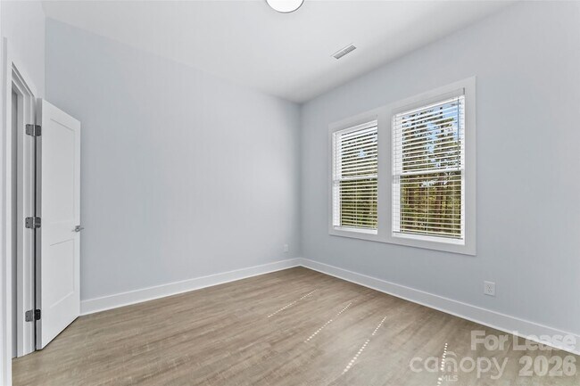 Building Photo - 129 Greens Rd