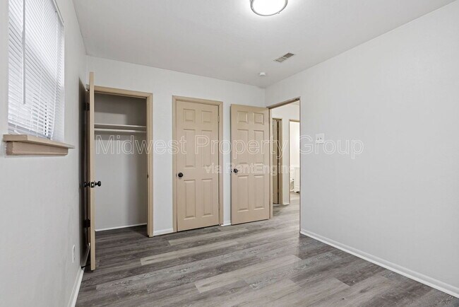 Building Photo - 1414 E Pitman Ave