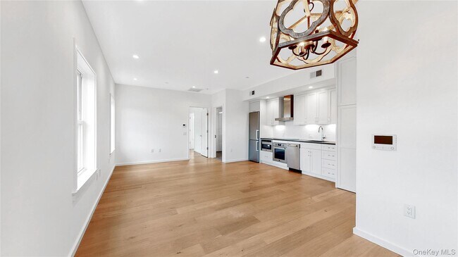 Building Photo - 16 N Main St