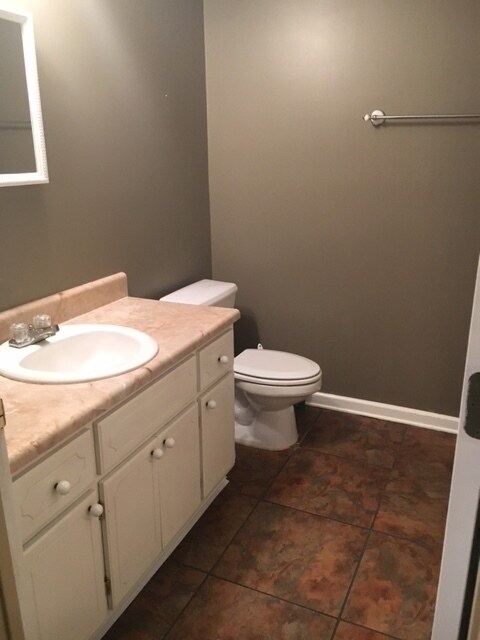 Building Photo - Spacious Home Convenient to Tyndall AFB, Shopping & More!