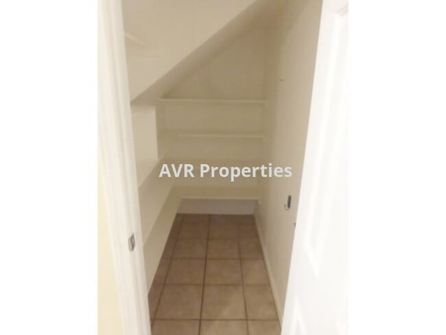 Building Photo - Gorgeous well situated end unit home in San Ramon