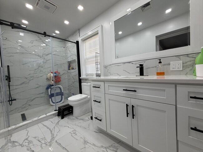 Building Photo - 2964 State St