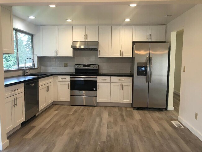 Kitchken - 112 165th Ave NE