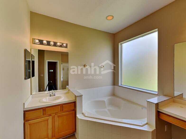 Building Photo - 13750 Old Dock Rd