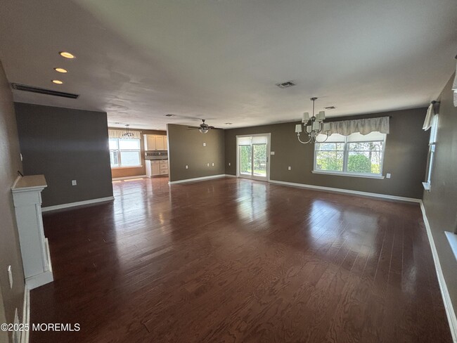 Building Photo - 11 Rushmore Dr