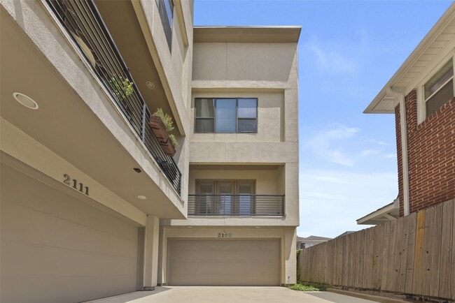 Building Photo - 2109 Winbern St