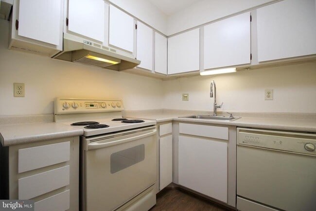 Building Photo - 2238 White Cornus Ln