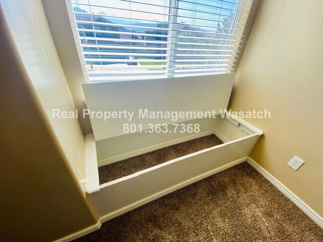 Building Photo - 5 Bedroom 3 Bathroom Riverton Home!