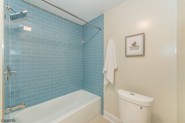 Building Photo - 207 Hillside Ave