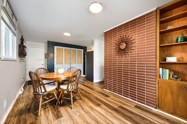 Building Photo - 2118 Monteagle St