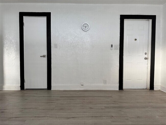 Building Photo - 1947 Madison St