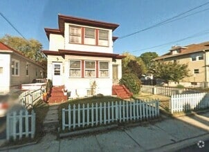 Building Photo - 210 Franklin St