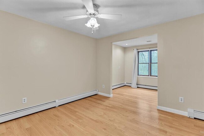 Building Photo - 367 Plain Meeting House Rd