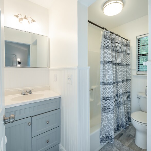 Building Photo - 5011 Jenkins Ave