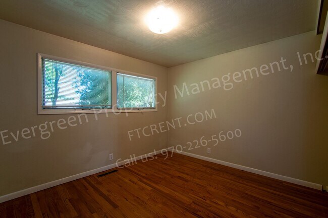 Building Photo - 1916 Larkspur Dr