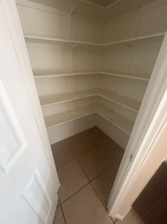 Building Photo - AVAILABLE NOW!