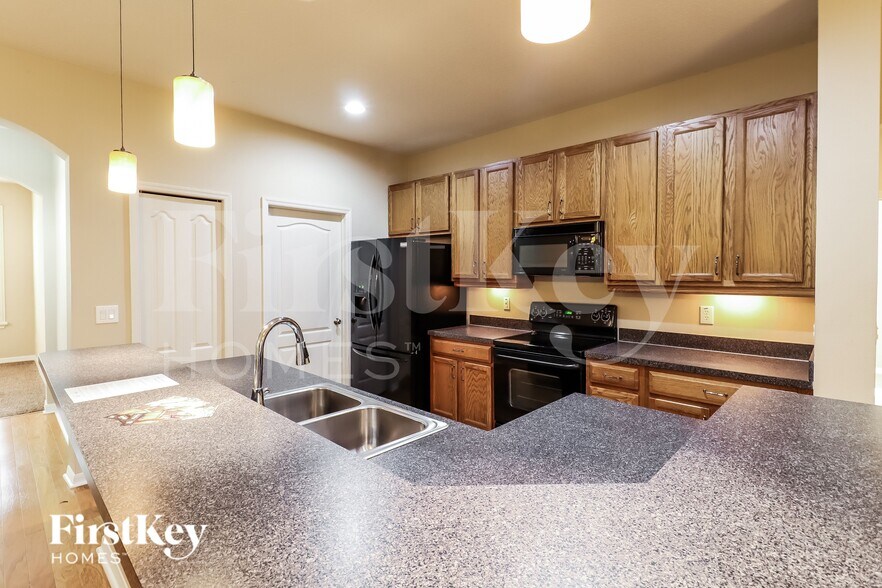 Building Photo - 7820 Riverwood Oaks Dr