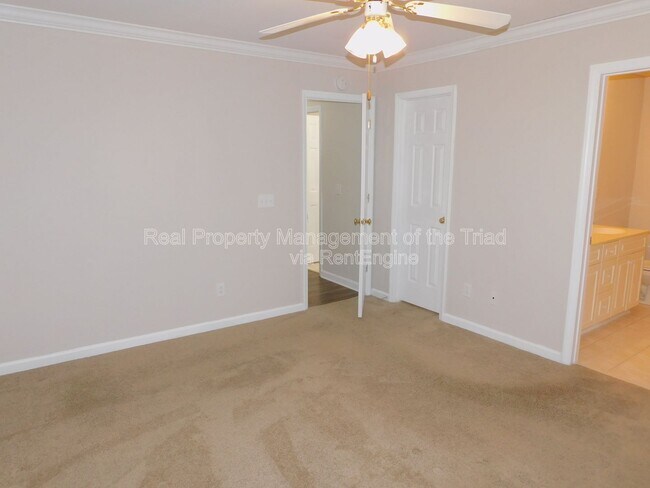 Building Photo - 5609 Wellsley Dr W