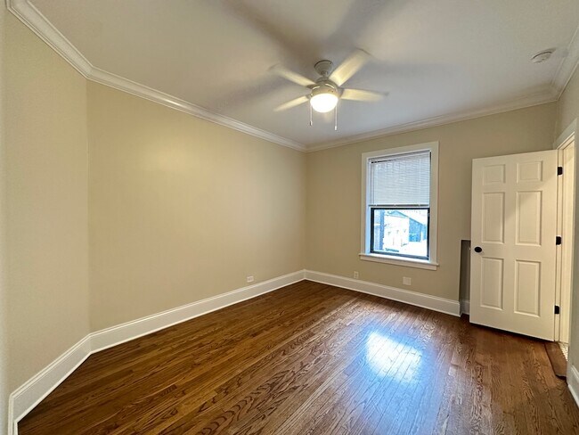 Building Photo - 1364 E 52nd St