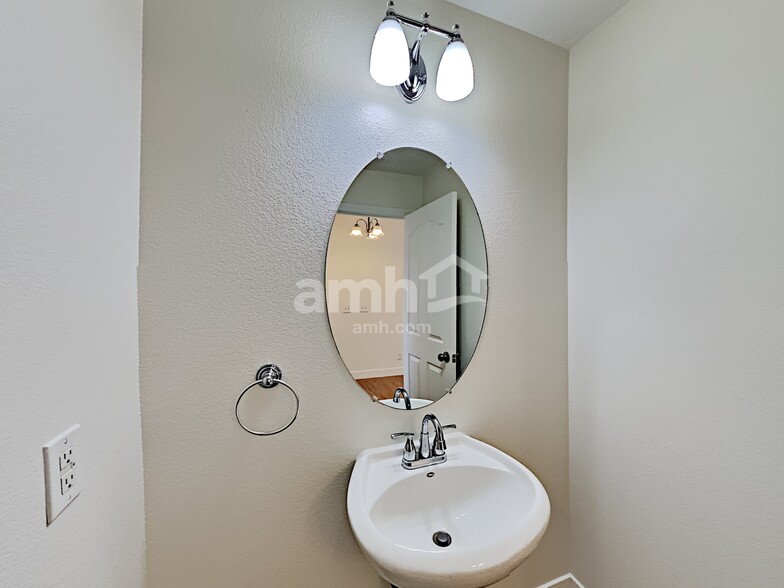 Building Photo - 8928 Cambridge Glen Ct