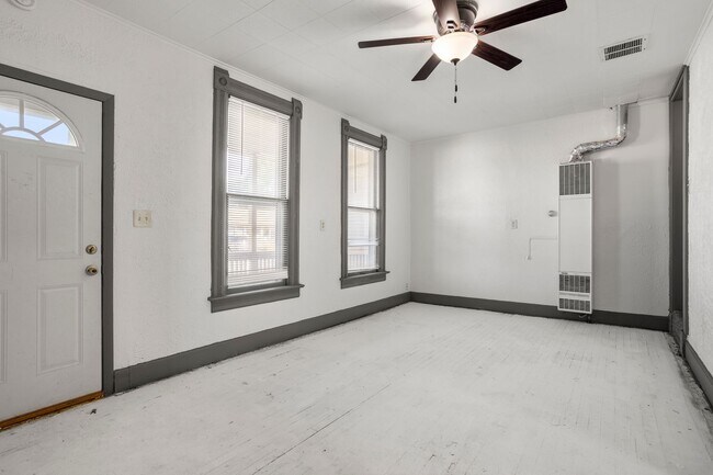 Building Photo - 1400 Knapp St