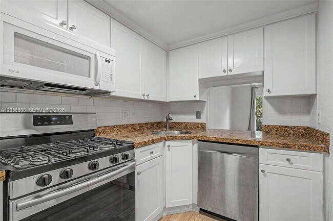 Building Photo - 6709 N Kendall Dr