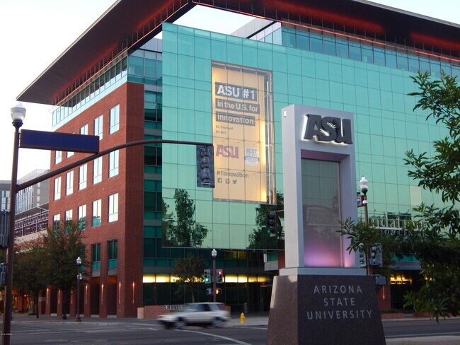 Building Photo - 2103 S Granada Dr