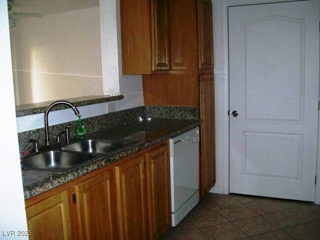 Building Photo - 5055 W Hacienda Ave