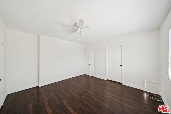 Building Photo - 5380 Romaine St