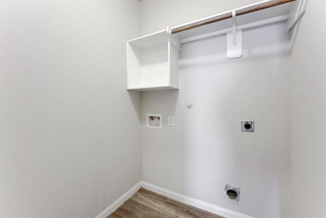 Building Photo - 5842 Adelaide River Dr