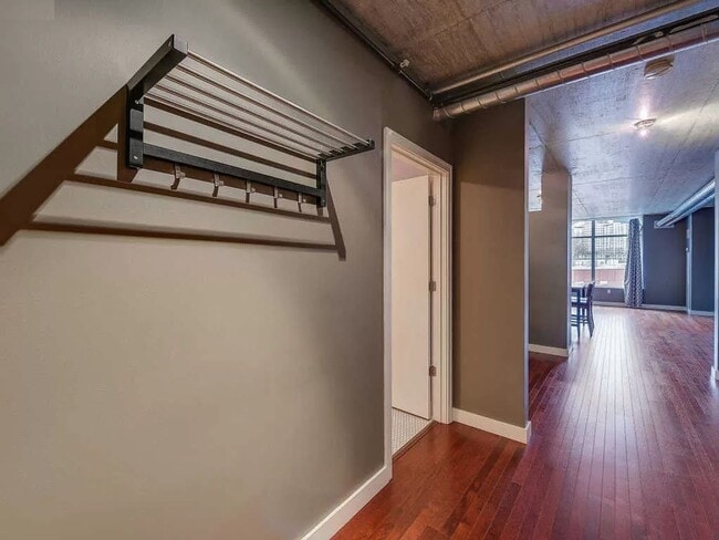 Building Photo - Charming 1 bedroom  1 bath Condo in Portland's Downtown Goose Hollow Neighborhood, with Utilities...