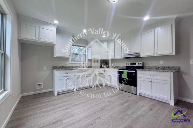 Building Photo - 308 Woodland Dr