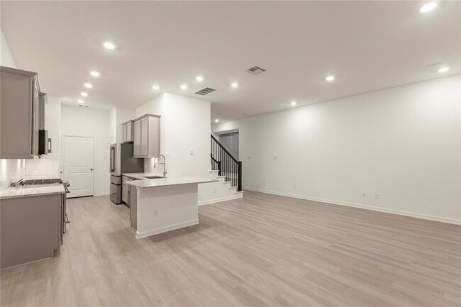 Building Photo - 4042 Champlain Wy