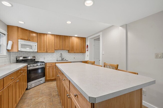 Building Photo - 432 Plainsboro Rd