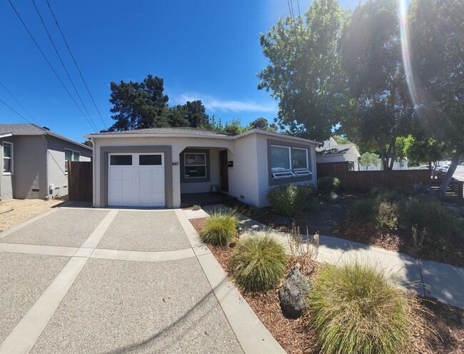 Building Photo - Beautiful, updated home close to Poly and ...