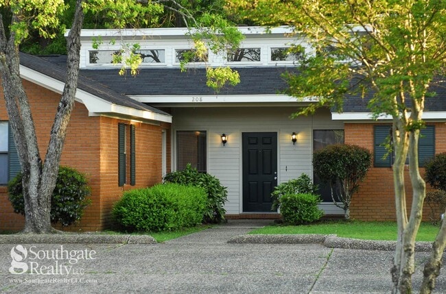Building Photo - Woodshire Duplexes & Townhomes