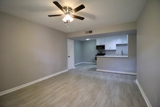 Building Photo - 5929 Queensloch Dr