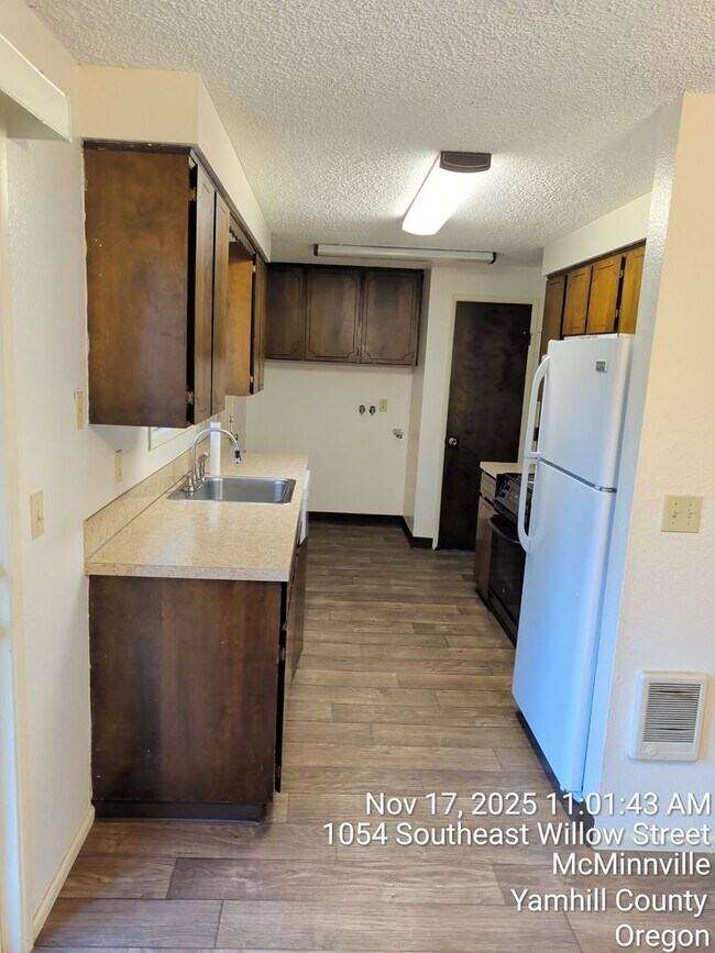 Building Photo - 1054 SE Willow St