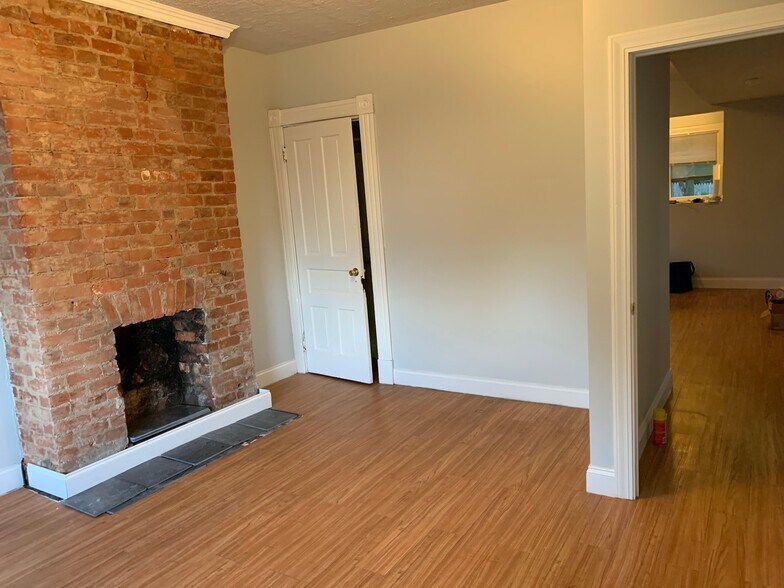 Building Photo - 2372 Harper Ave