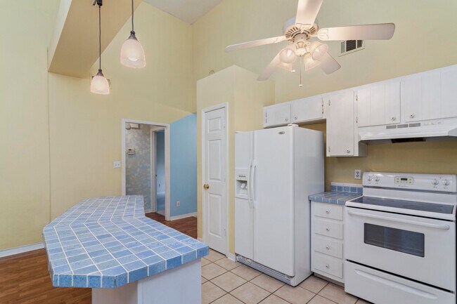 Building Photo - 2713 Willow Grove Ln